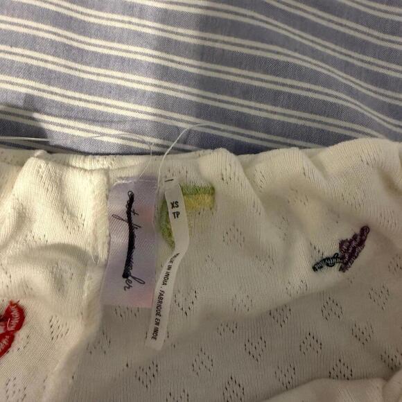 seUrban outfitters set out from under embroidered fruit - Picture 5 of 5